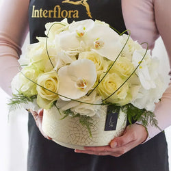 Arrangement made with the finest flowers Neutrals €125 FB23 – Newlands Flower Boutique