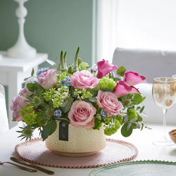 Arrangement made with the finest flowers Neutrals €125 FB23 – Newlands Flower Boutique