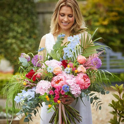 Hand-Tied Bouquet – Newlands Flower Boutique