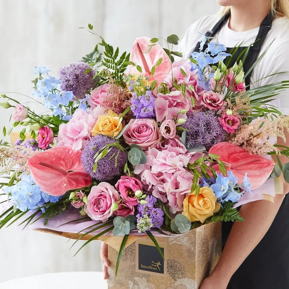 Hand-Tied Bouquet – Newlands Flower Boutique