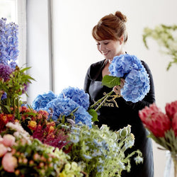 Hand-Tied Bouquet – Newlands Flower Boutique