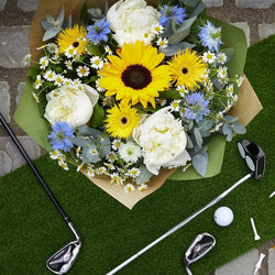 Hand-Tied Bouquet – Newlands Flower Boutique