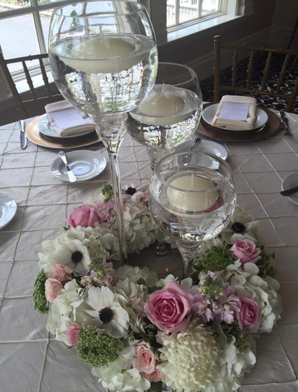 Ring Of Summer Flowers with 3 Globes with Candles